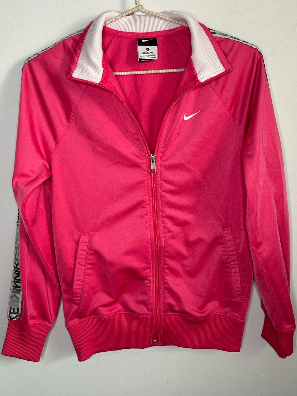 Nike Girls Lightweight Outdoor Full-Zip Track Style Pink Jacket